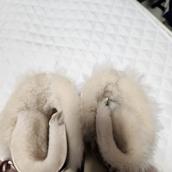 Cozy Ugg Shearling Boots with Pink Pom Poms - Picture 5 of 8